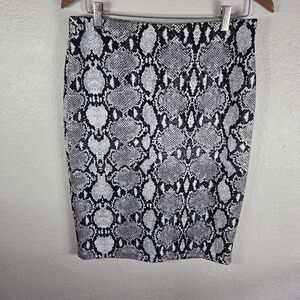 NYCC New York Clothing Co. Sz M Gray Pencil Knee Length Snake Print Pull On